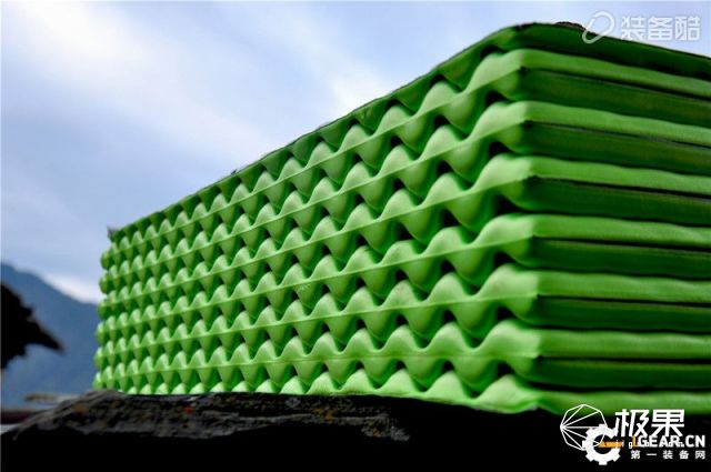 防潮垫让我在户外照样能睡席梦思新葡京娱乐场app超轻便折叠(图9) 防潮垫让我在户外照样能睡席梦思新葡京娱乐场app超轻便折叠(图9)